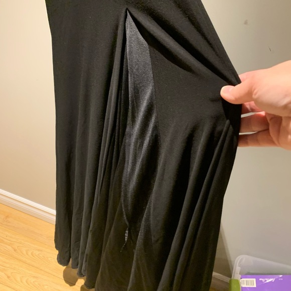 Beautiful black gown - Picture 7 of 7